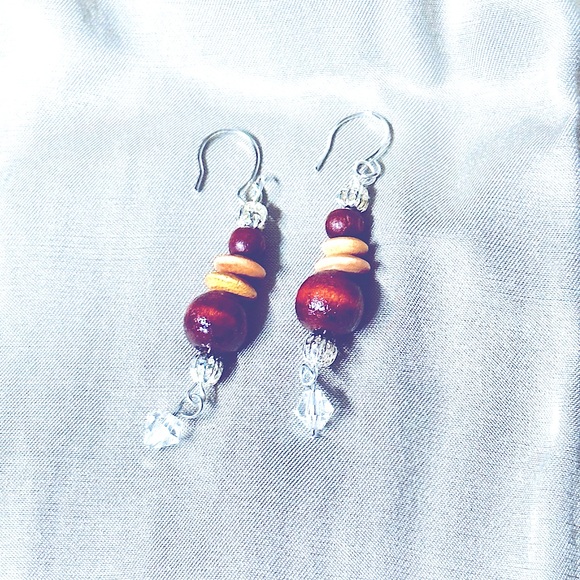 hOmEmAdE= jEwLeRy🏹BoHeMiAn EaRrInGs
wOodEn, SiLvEr BaLL+ cRYsTaL BeAdEd DaNgLeS - Picture 3 of 15